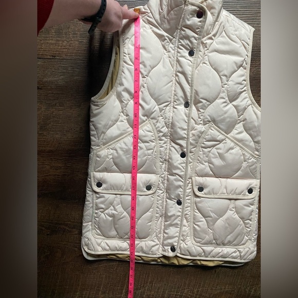 J. CREW Quilted warm signature puffer Excursion Vest cream EUC women’s sz xxs - Picture 13 of 15